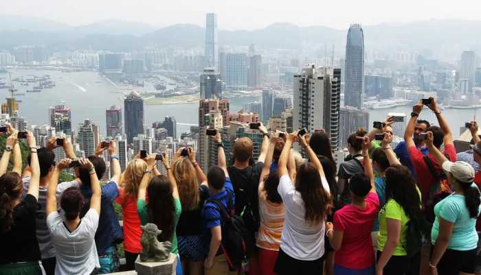 深圳正被香港人“挤爆”，香港却不再受内地欢迎？本地人说出实情