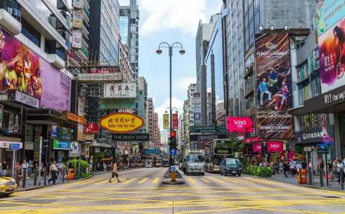 深圳正被香港人“挤爆”，香港却不再受内地欢迎？本地人说出实情
